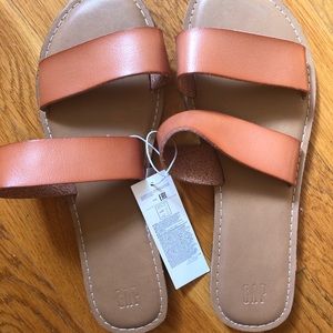 Women’s GAP light brown leather sandal slides